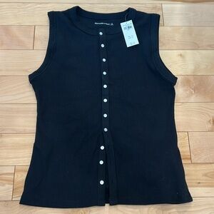 Abercrombie rib crew button up top in black